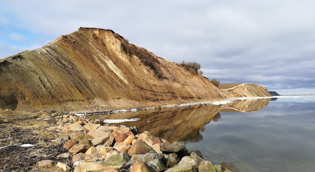 Photo of the Danish Island Fur and it's sediment layers. (Nicolas Thibault)